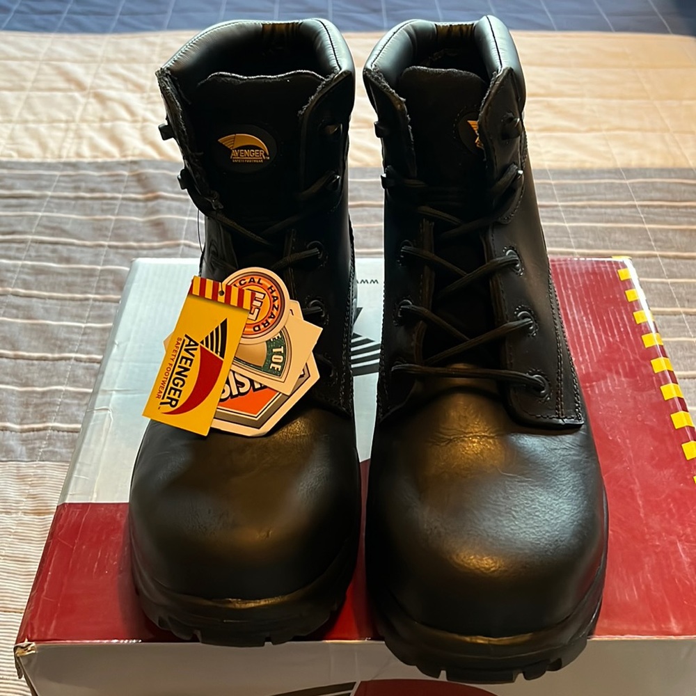 Avenger Safety Footwear size 10.5 composite Toe work boots.